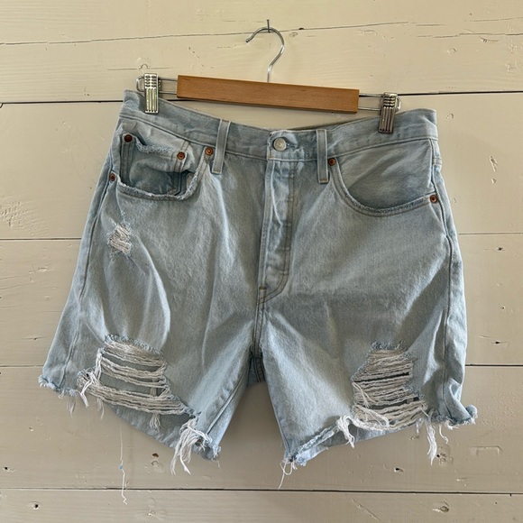 Levi’s Jean Short - Picture 2 of 4